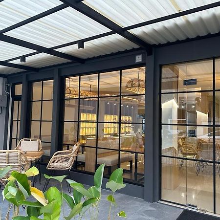 Masri Living By Daphna International Otel Yogyakarta Dış mekan fotoğraf