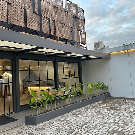Masri Living By Daphna International Otel Yogyakarta Dış mekan fotoğraf