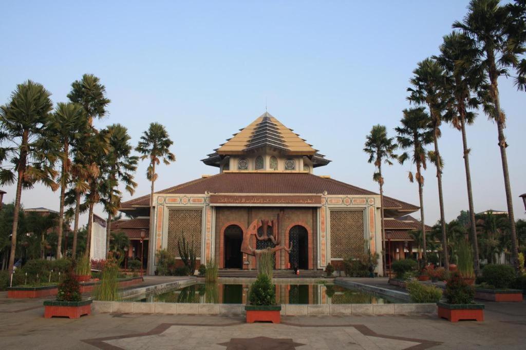Masri Living By Daphna International Otel Yogyakarta Dış mekan fotoğraf