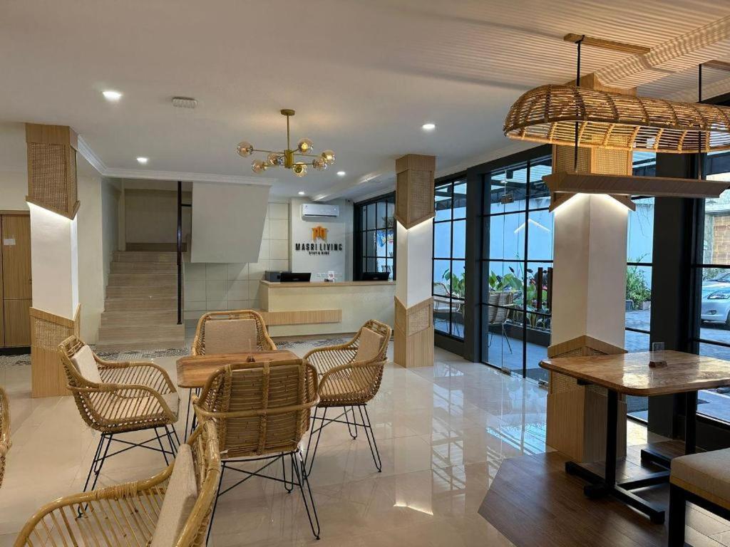 Masri Living By Daphna International Otel Yogyakarta Dış mekan fotoğraf