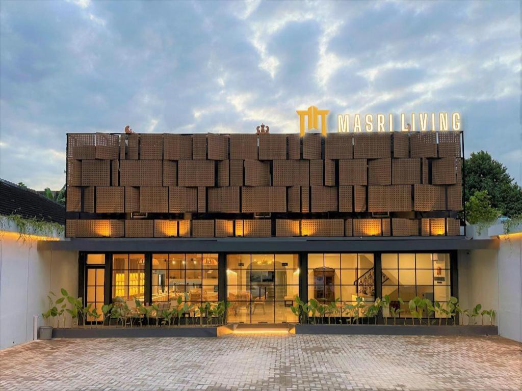 Masri Living By Daphna International Otel Yogyakarta Dış mekan fotoğraf