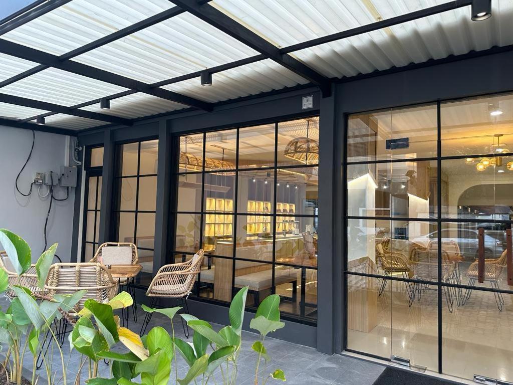 Masri Living By Daphna International Otel Yogyakarta Dış mekan fotoğraf