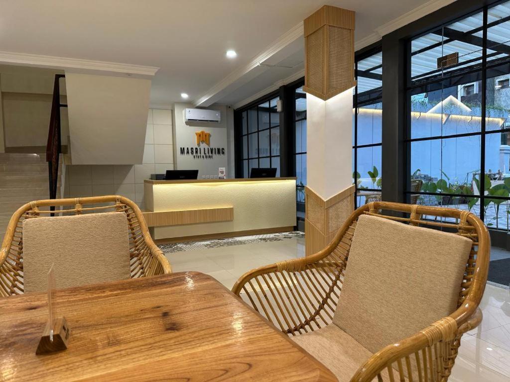 Masri Living By Daphna International Otel Yogyakarta Dış mekan fotoğraf