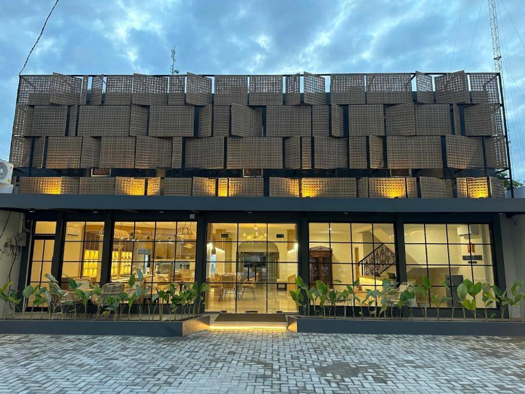 Masri Living By Daphna International Otel Yogyakarta Dış mekan fotoğraf